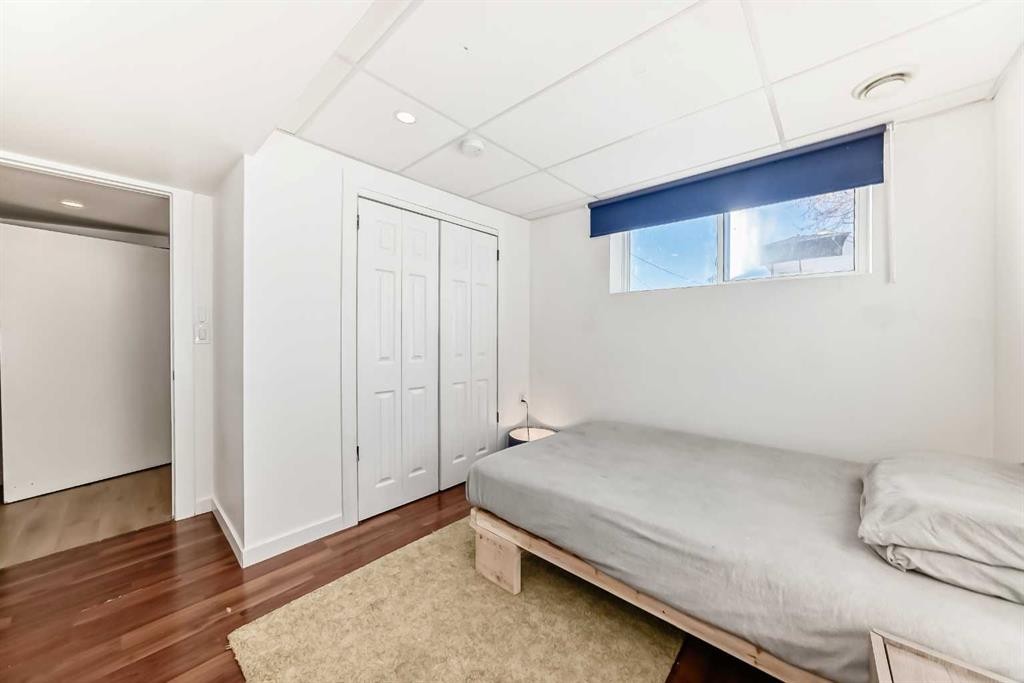 5903 4 Avenue Ne, Calgary, AB - Indoor Photo Showing Bedroom