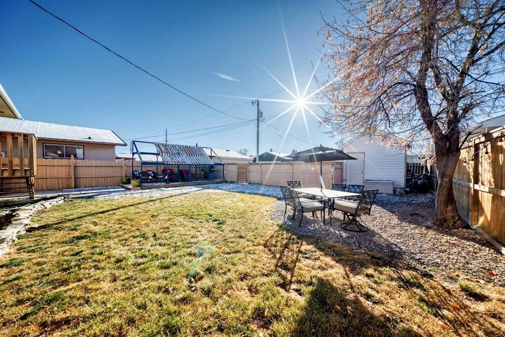 5903 4 Avenue Ne, Calgary, AB - Outdoor