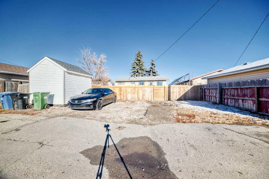 5903 4 Avenue Ne, Calgary, AB - Outdoor