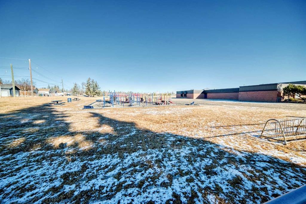 5903 4 Avenue Ne, Calgary, AB - Outdoor With View