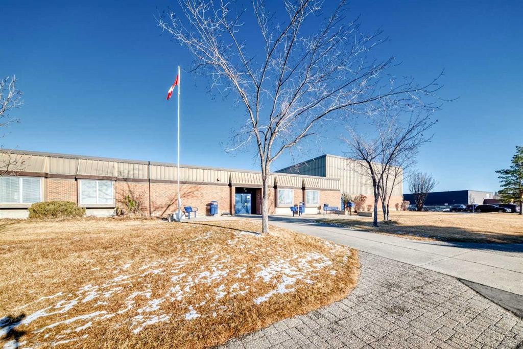 5903 4 Avenue Ne, Calgary, AB - Outdoor