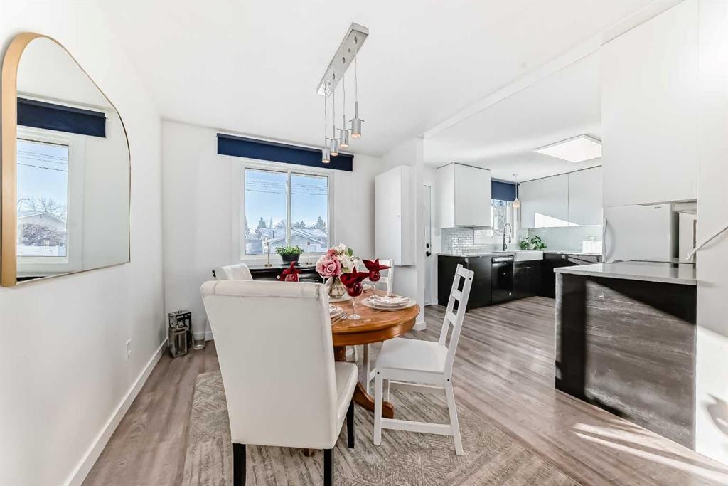 5903 4 Avenue Ne, Calgary, AB - Indoor Photo Showing Dining Room