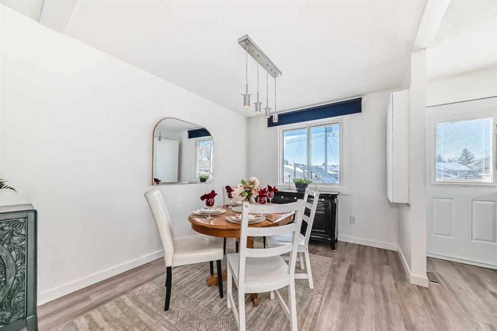 5903 4 Avenue Ne, Calgary, AB - Indoor Photo Showing Dining Room