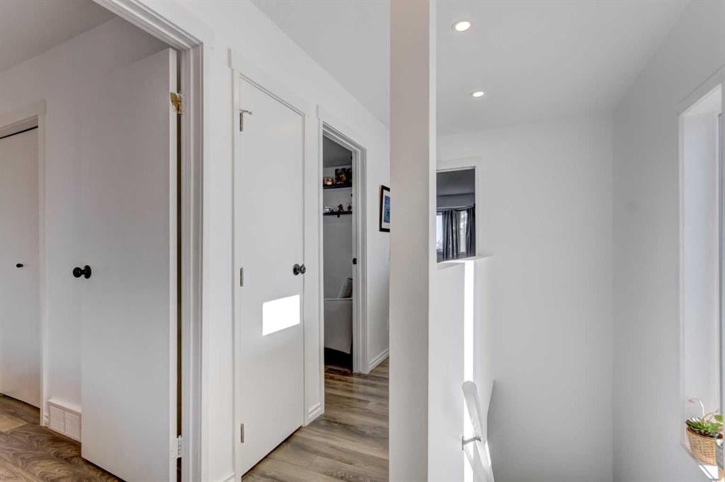 27 Rivercrest Circle Se, Calgary, AB - Indoor Photo Showing Other Room