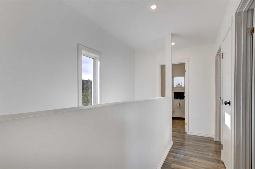 27 Rivercrest Circle Se, Calgary, AB - Indoor Photo Showing Other Room