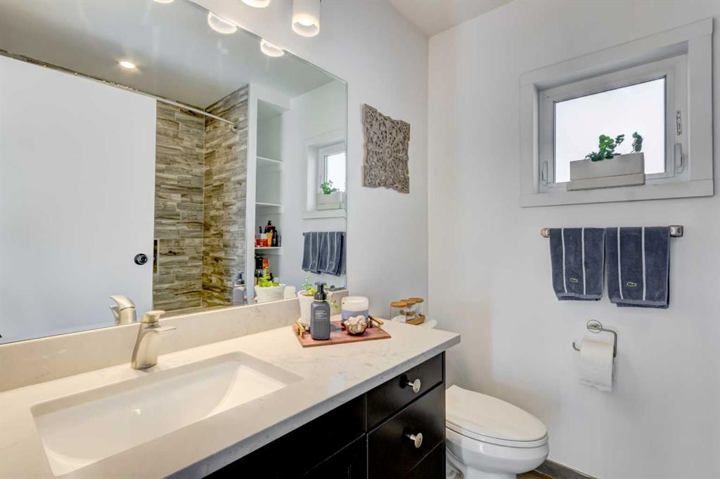 27 Rivercrest Circle Se, Calgary, AB - Indoor Photo Showing Bathroom
