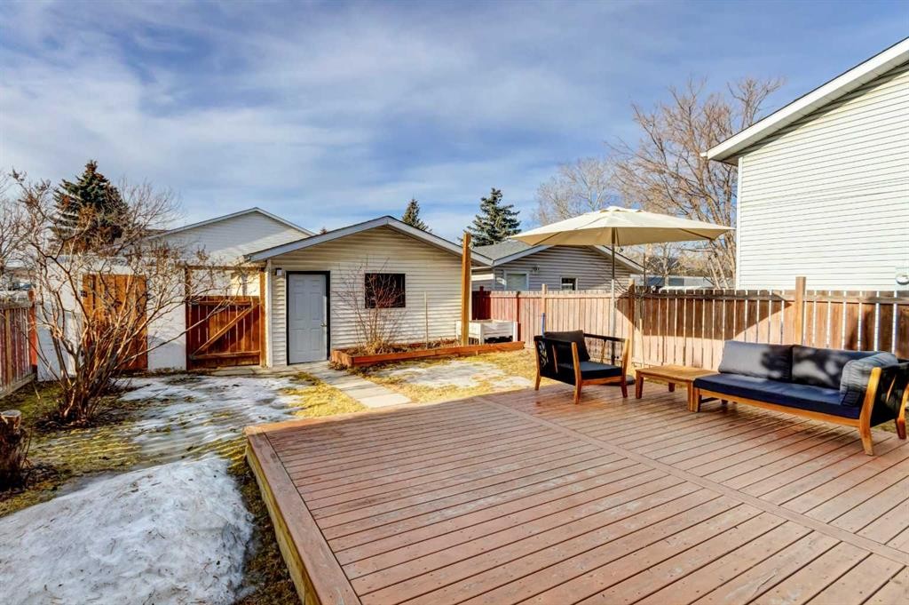 27 Rivercrest Circle Se, Calgary, AB - Outdoor With Deck Patio Veranda With Exterior