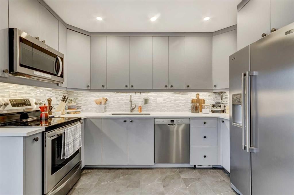 27 Rivercrest Circle Se, Calgary, AB - Indoor Photo Showing Kitchen With Stainless Steel Kitchen With Upgraded Kitchen
