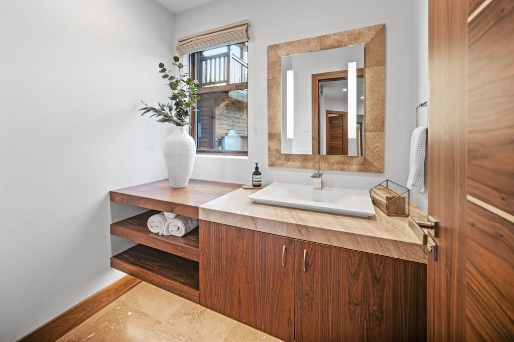 118 Cairns Landing, Canmore, AB - Indoor Photo Showing Bathroom