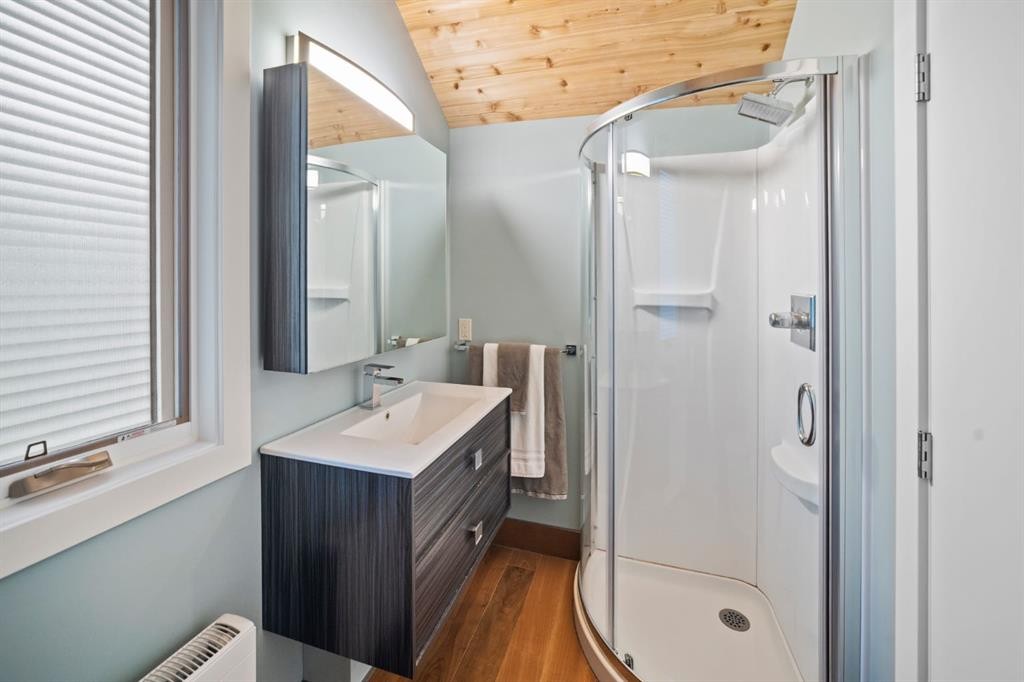 118 Cairns Landing, Canmore, AB - Indoor Photo Showing Bathroom