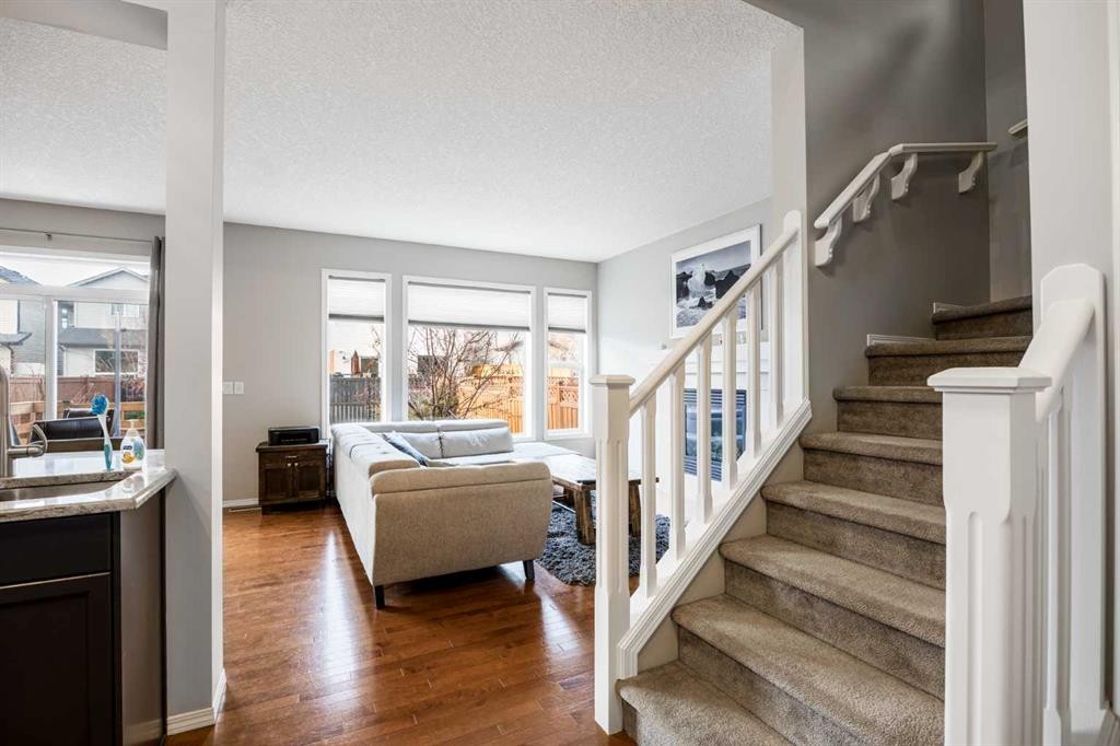 526 New Brighton Drive Se, Calgary, AB - Indoor