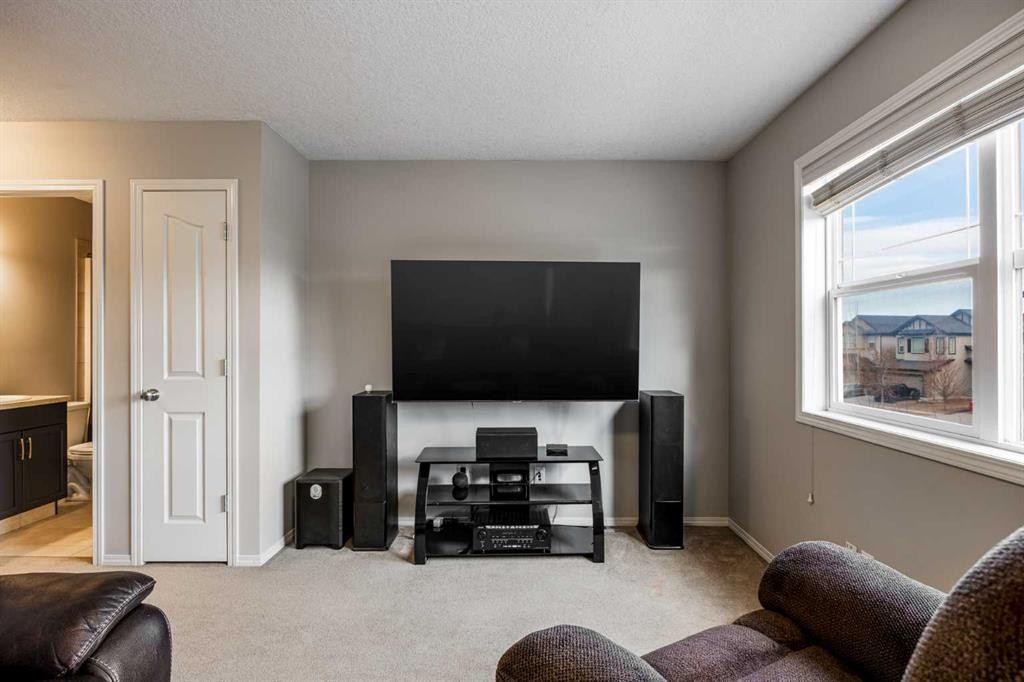 526 New Brighton Drive Se, Calgary, AB - Indoor
