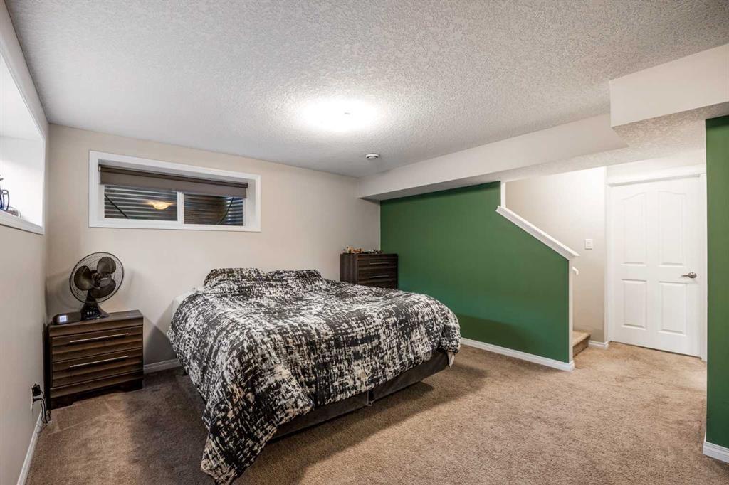 526 New Brighton Drive Se, Calgary, AB - Indoor Photo Showing Bedroom