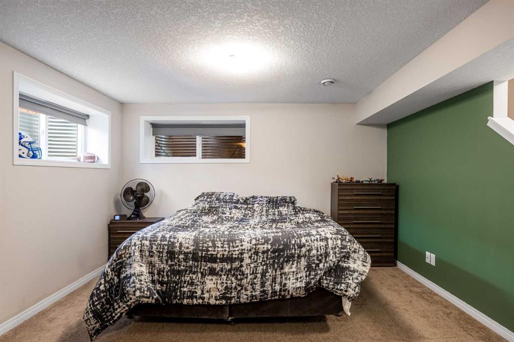 526 New Brighton Drive Se, Calgary, AB - Indoor Photo Showing Bedroom