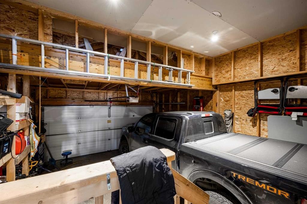 526 New Brighton Drive Se, Calgary, AB - Indoor Photo Showing Garage