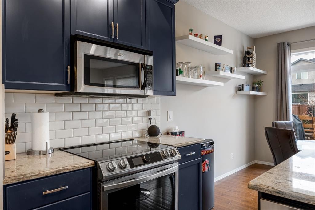 526 New Brighton Drive Se, Calgary, AB - Indoor Photo Showing Kitchen With Upgraded Kitchen