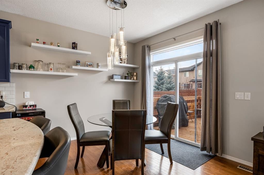 526 New Brighton Drive Se, Calgary, AB - Indoor Photo Showing Dining Room