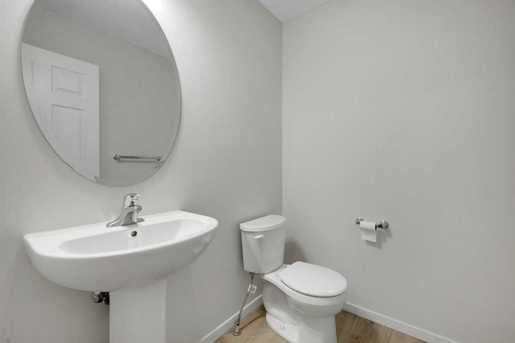 1465 148 Avenue Nw, Calgary, AB - Indoor Photo Showing Bathroom