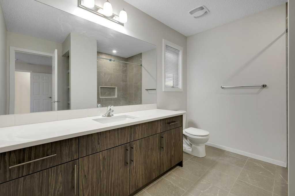 1465 148 Avenue Nw, Calgary, AB - Indoor Photo Showing Bathroom