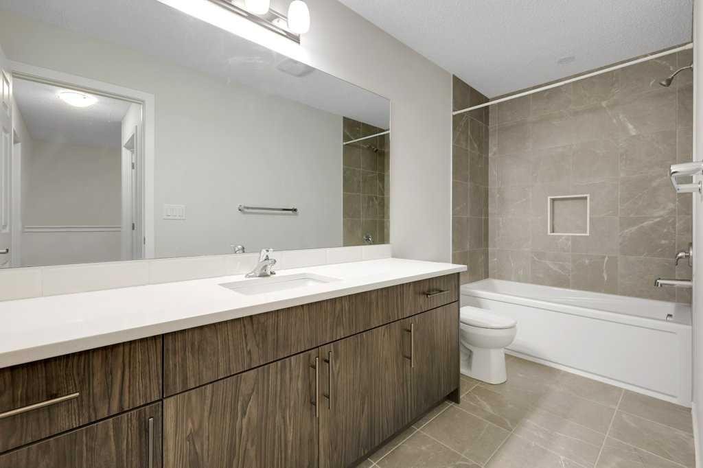 1465 148 Avenue Nw, Calgary, AB - Indoor Photo Showing Bathroom