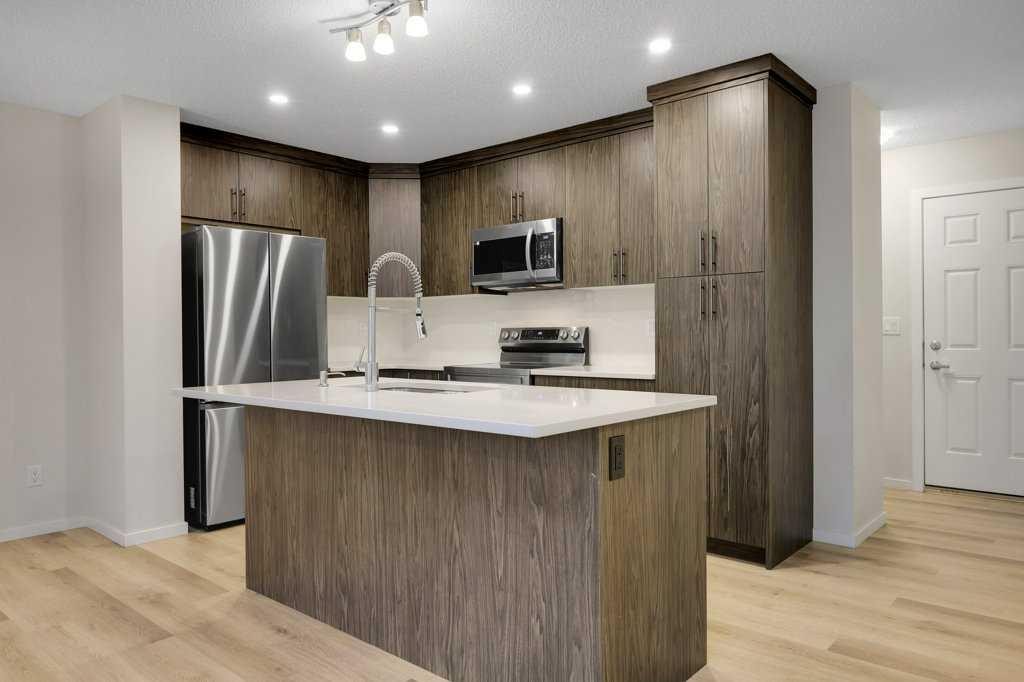 1465 148 Avenue Nw, Calgary, AB - Indoor Photo Showing Kitchen With Upgraded Kitchen