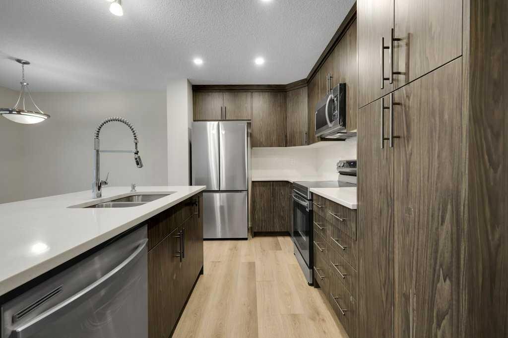 1465 148 Avenue Nw, Calgary, AB - Indoor Photo Showing Kitchen With Double Sink With Upgraded Kitchen