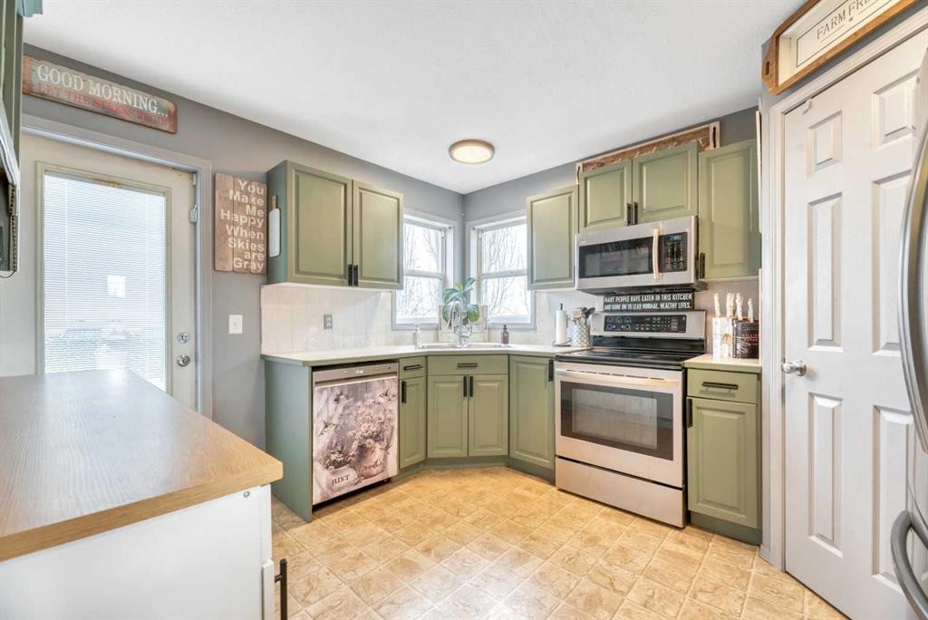 512 Highland Close, Strathmore, AB