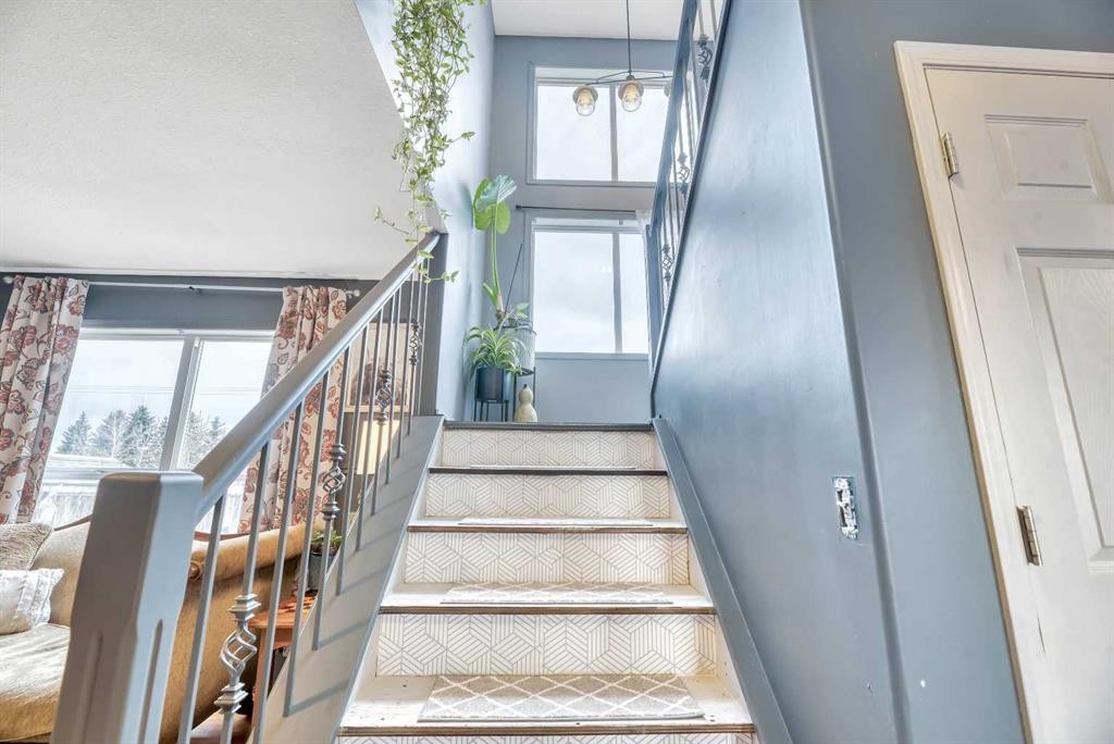 512 Highland Close, Strathmore, AB