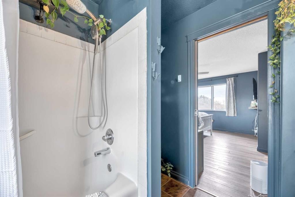 512 Highland Close, Strathmore, AB