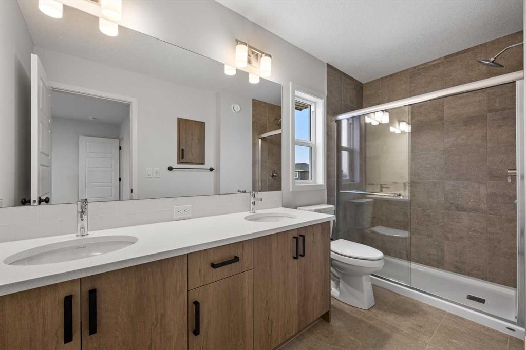 117 Bridgeport Gate, Chestermere, AB - Indoor Photo Showing Bathroom