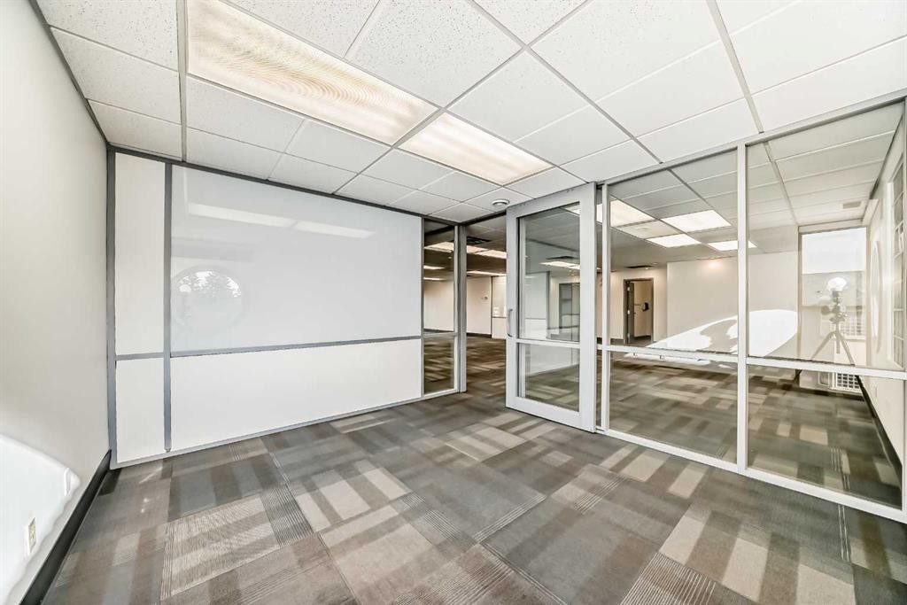 200-2139 4 Avenue Nw, Calgary, AB