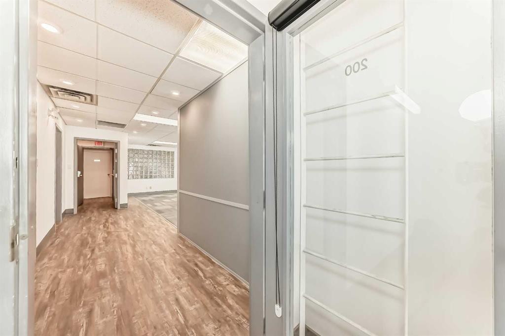 200-2139 4 Avenue Nw, Calgary, AB