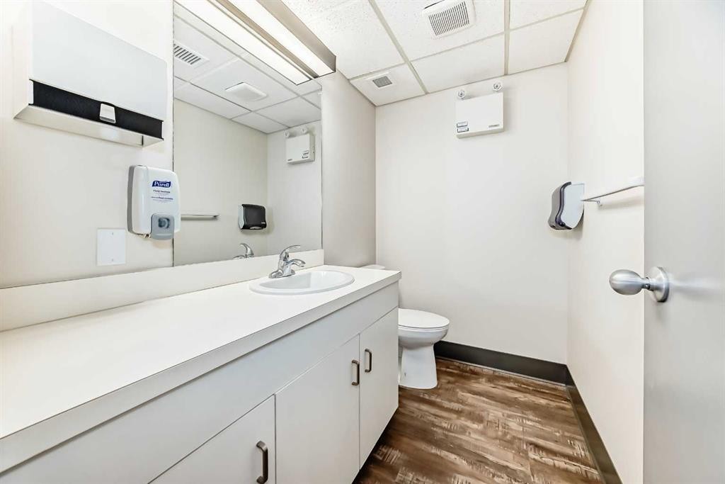 200-2139 4 Avenue Nw, Calgary, AB