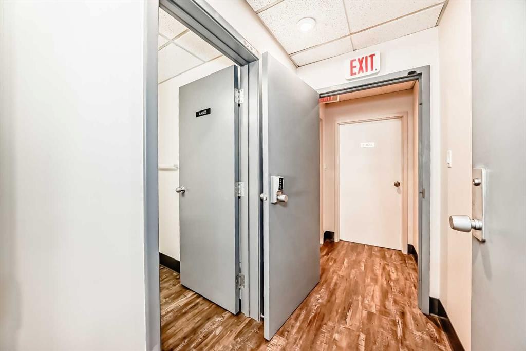 200-2139 4 Avenue Nw, Calgary, AB