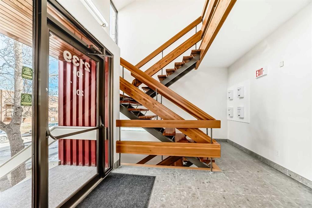 200-2139 4 Avenue Nw, Calgary, AB