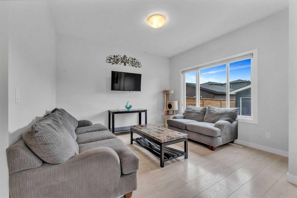 7 Corner Meadows Common Ne, Calgary, AB - Indoor Photo Showing Living Room