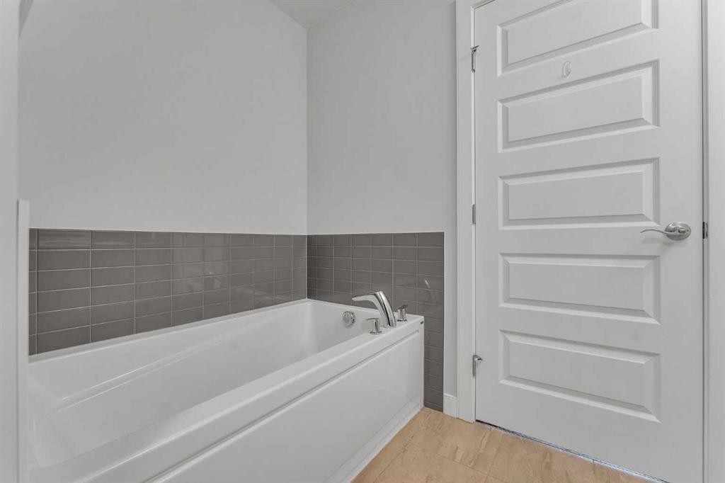 7 Corner Meadows Common Ne, Calgary, AB - Indoor Photo Showing Bathroom