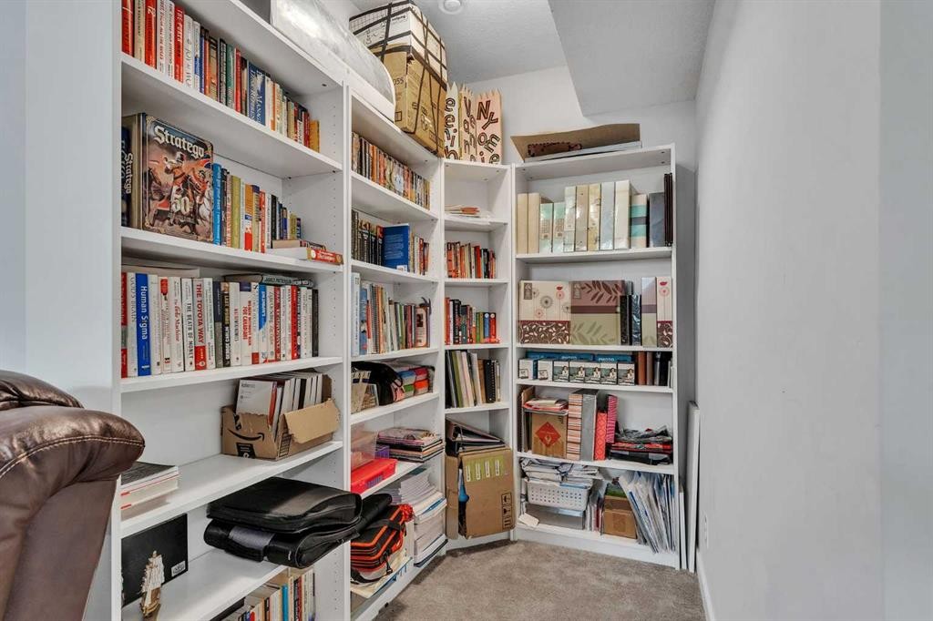 7 Corner Meadows Common Ne, Calgary, AB - Indoor With Storage