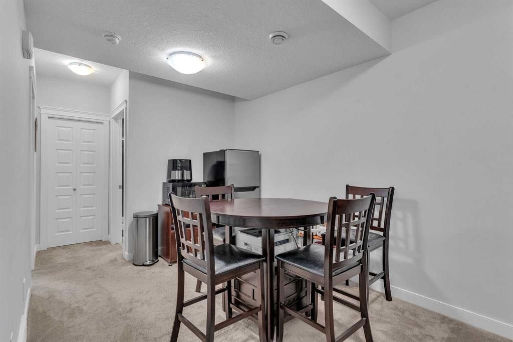 7 Corner Meadows Common Ne, Calgary, AB - Indoor Photo Showing Other Room