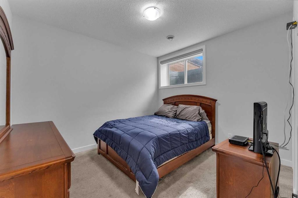 7 Corner Meadows Common Ne, Calgary, AB - Indoor Photo Showing Bedroom