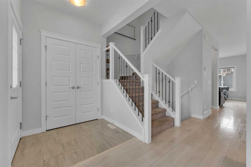 7 Corner Meadows Common Ne, Calgary, AB - Indoor Photo Showing Other Room