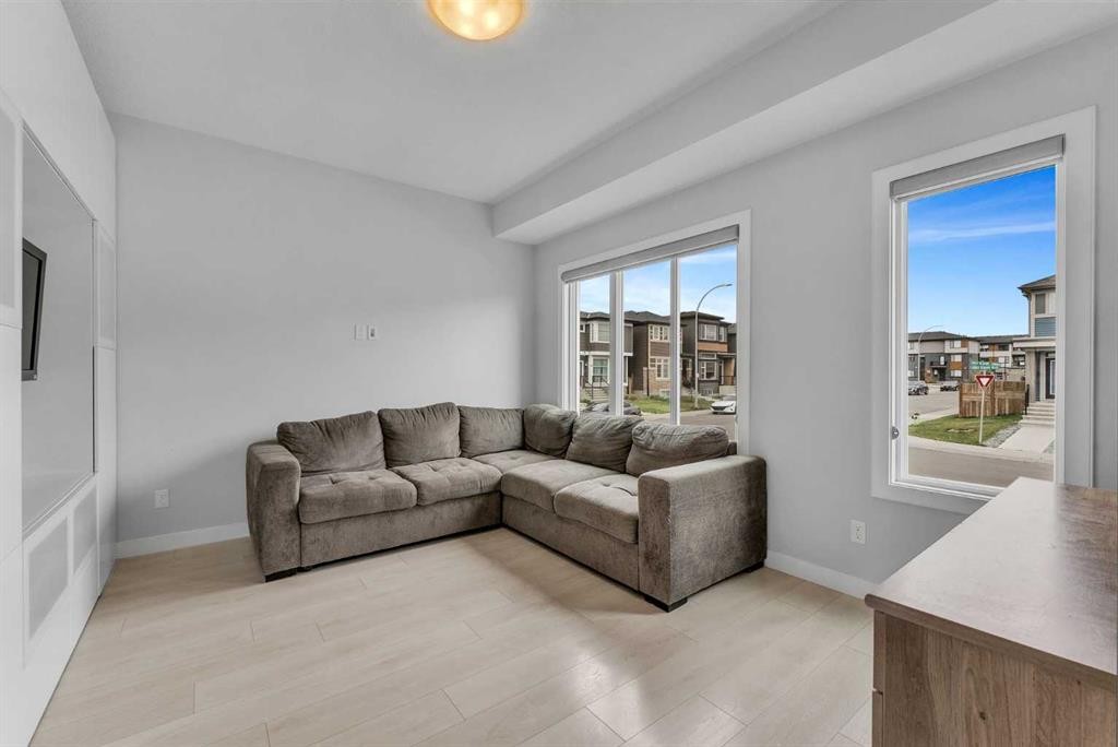 7 Corner Meadows Common Ne, Calgary, AB - Indoor Photo Showing Living Room