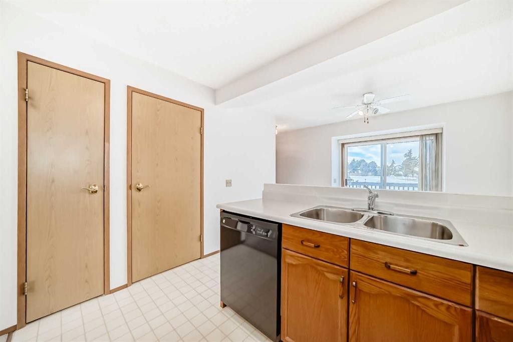 108-1 Aberdeen Way, Stony Plain, AB - Indoor Photo Showing Kitchen With Double Sink