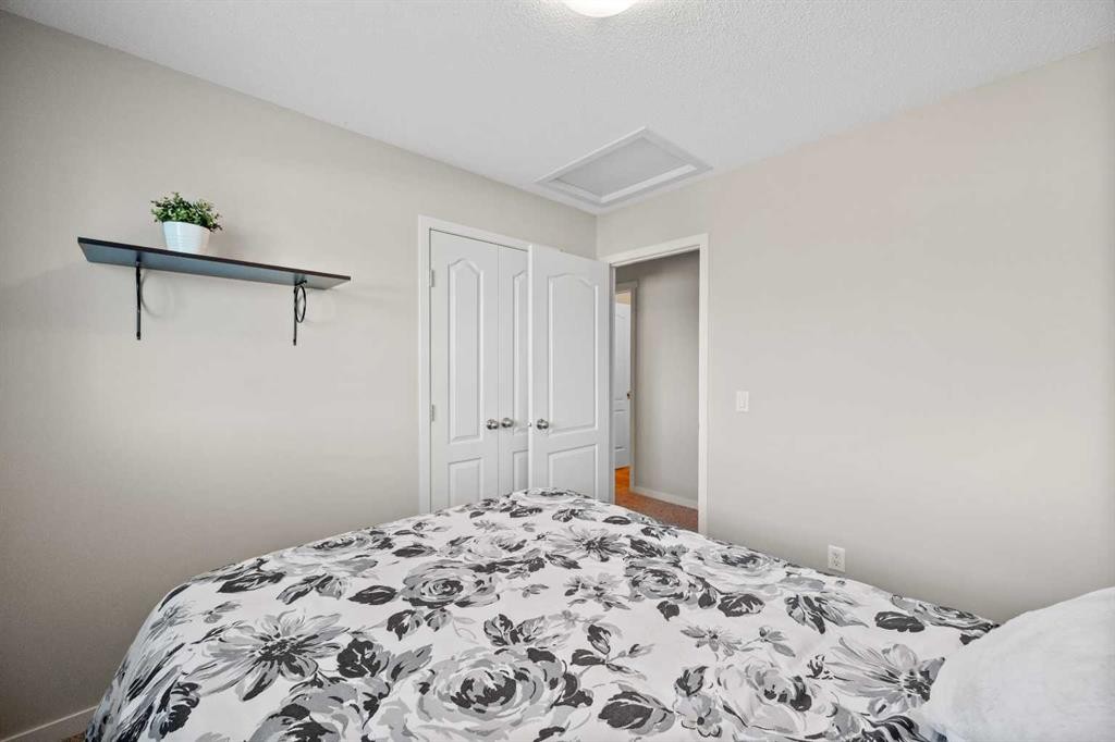 112 Copperpond Park, Calgary, AB - Indoor Photo Showing Bedroom
