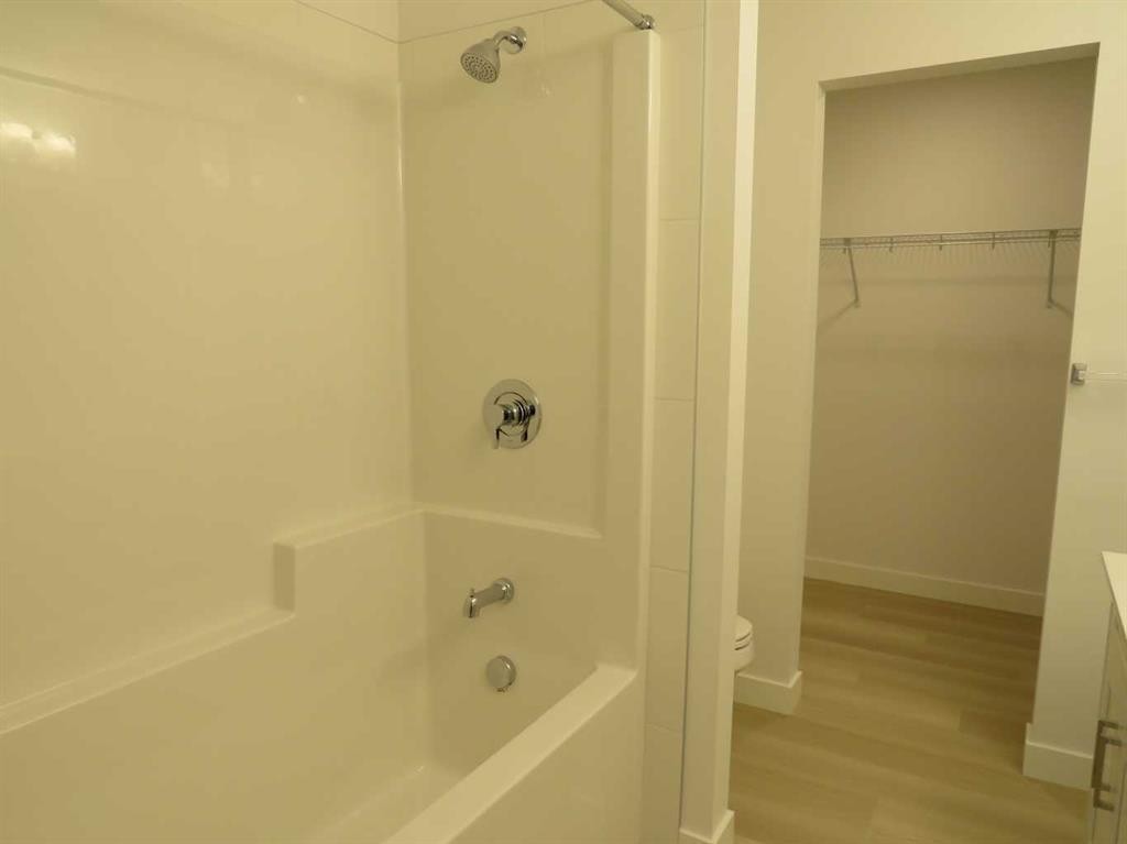 403-70 Sage Hill Walk Nw, Calgary, AB - Indoor Photo Showing Bathroom