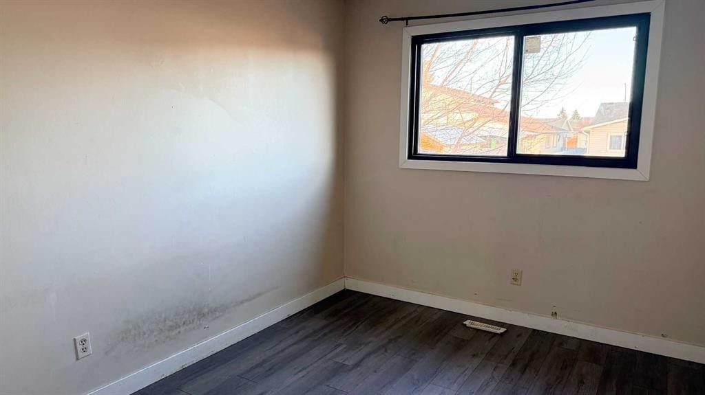 3802 44 Avenue Ne, Calgary, AB - Indoor Photo Showing Other Room