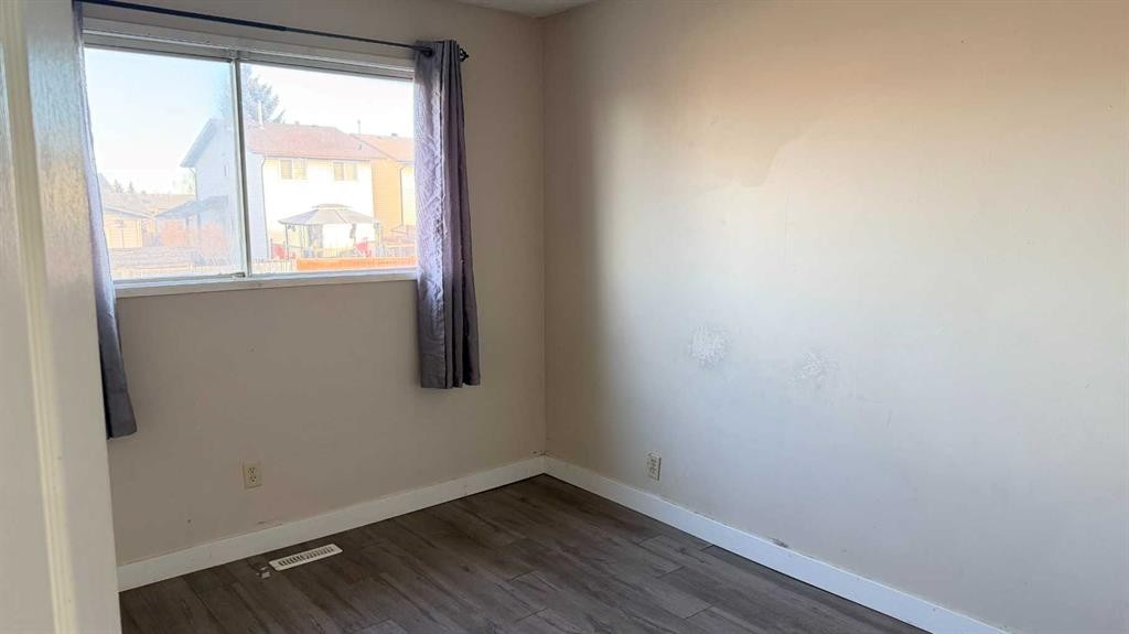 3802 44 Avenue Ne, Calgary, AB - Indoor Photo Showing Other Room