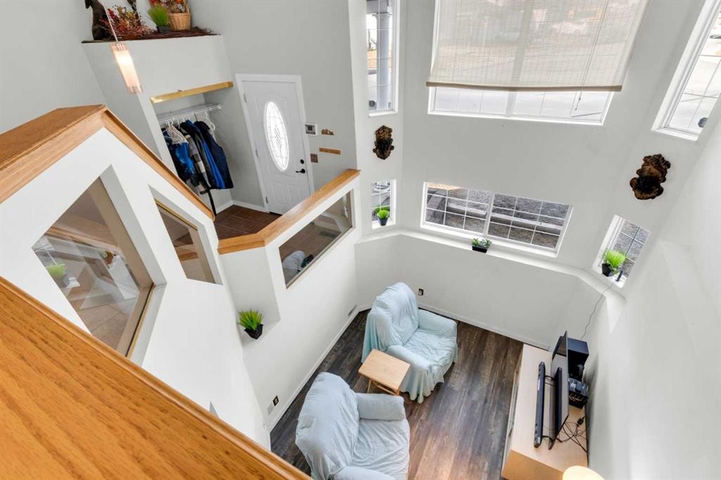 8035 Laguna Way Ne, Calgary, AB - Indoor Photo Showing Other Room