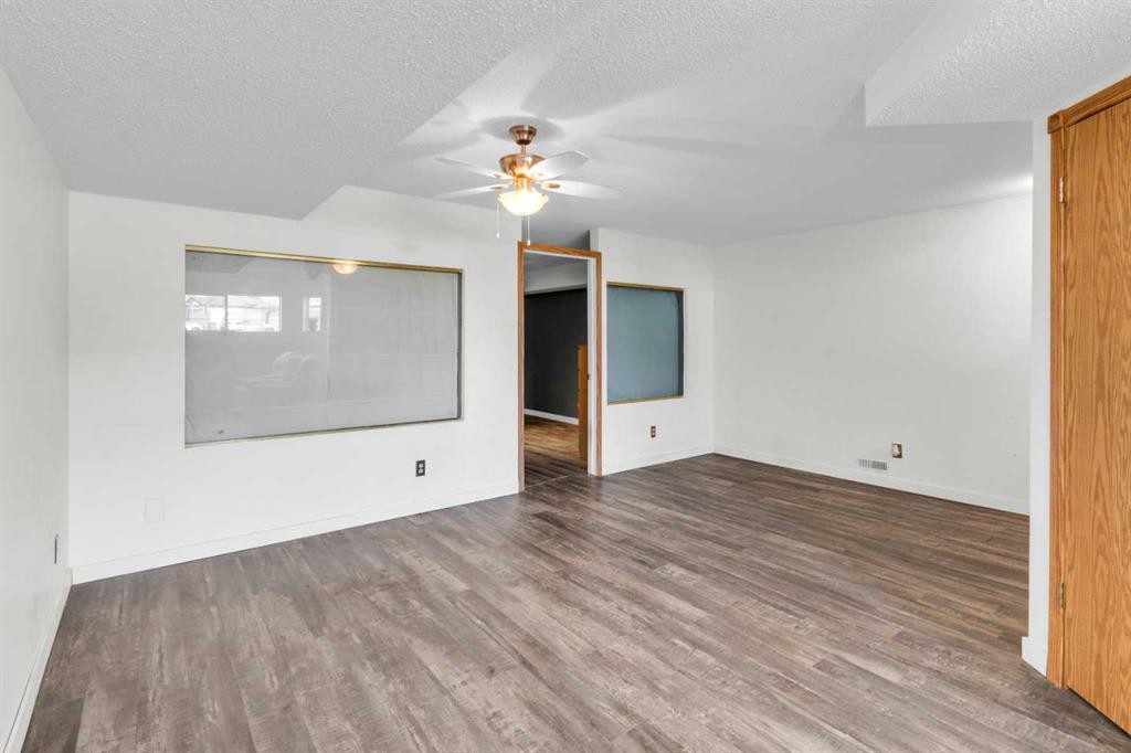 8035 Laguna Way Ne, Calgary, AB - Indoor Photo Showing Other Room