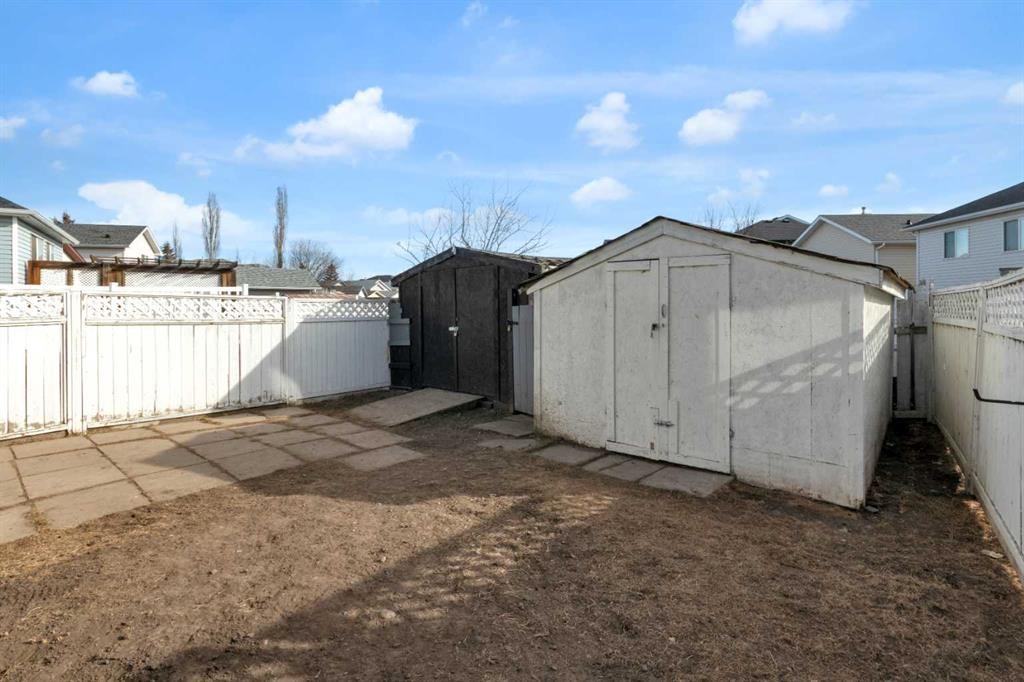 8035 Laguna Way Ne, Calgary, AB - Outdoor